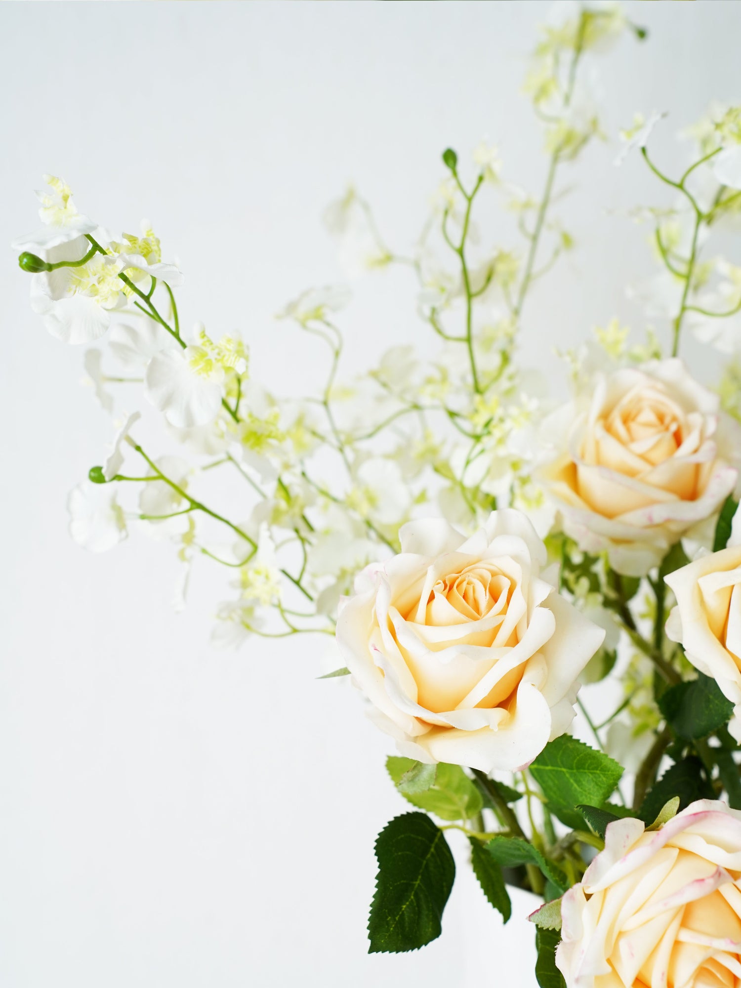 Ramo de rosas y orquídeas de champán Amaranton 