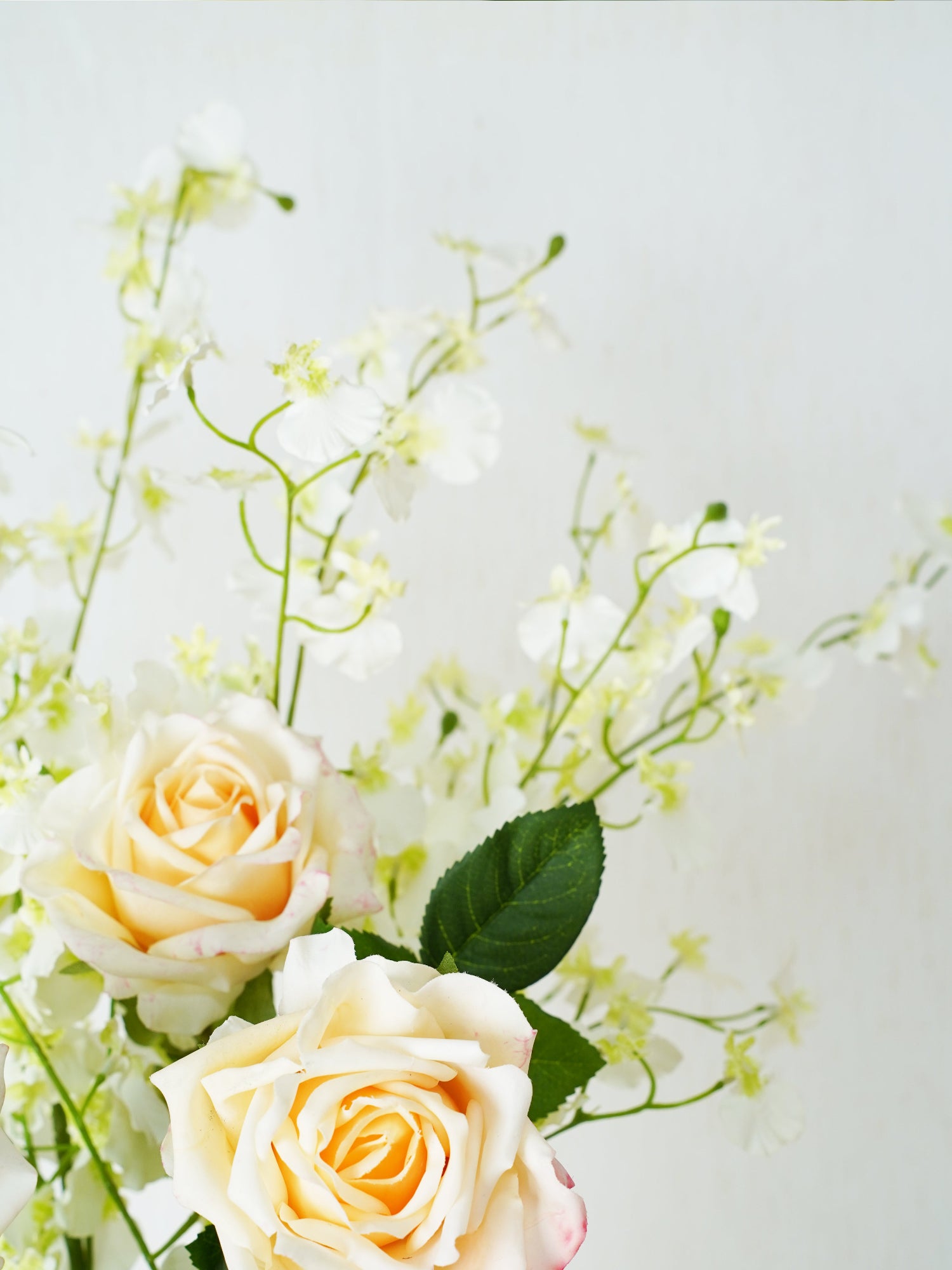 Ramo de rosas y orquídeas de champán Amaranton 