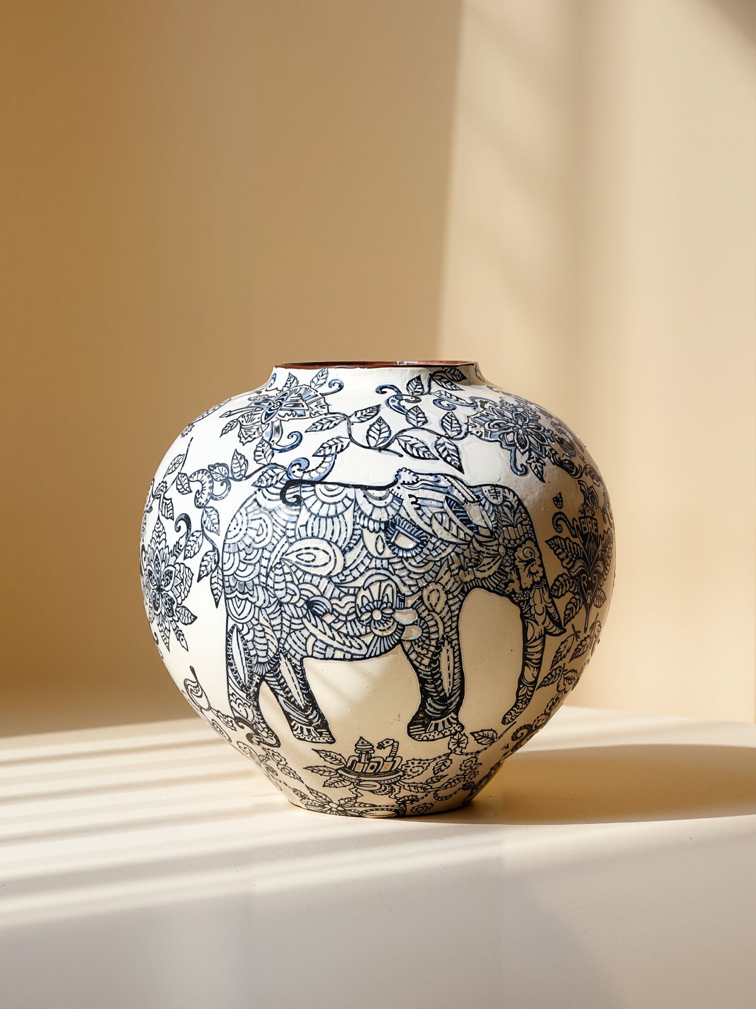 Tarro de jengibre con forma de elefante azul y blanco de 7" de Amaranton 