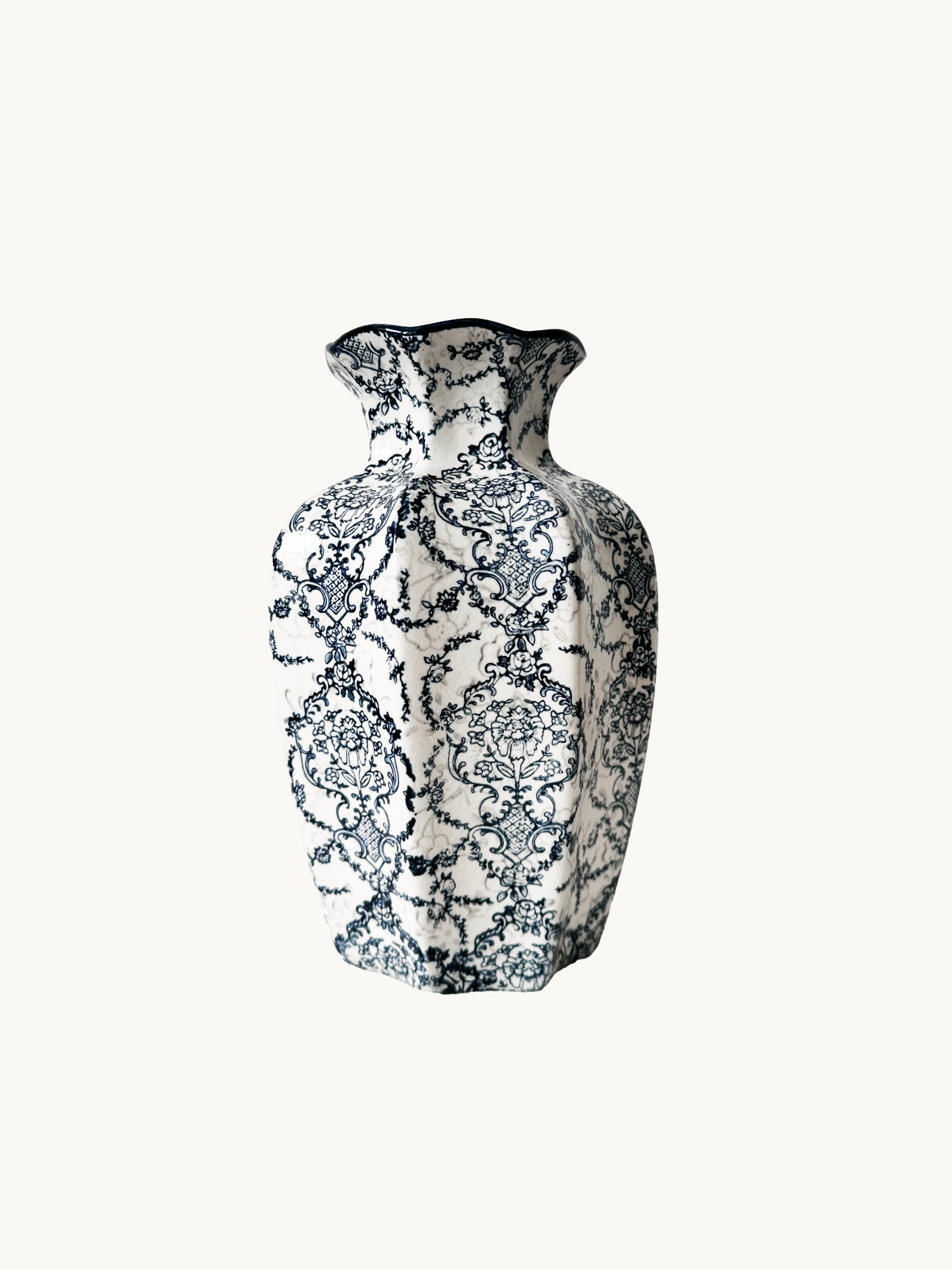 Jarrón Amaranton de 9" con balaustre festoneado chinoiserie azul 