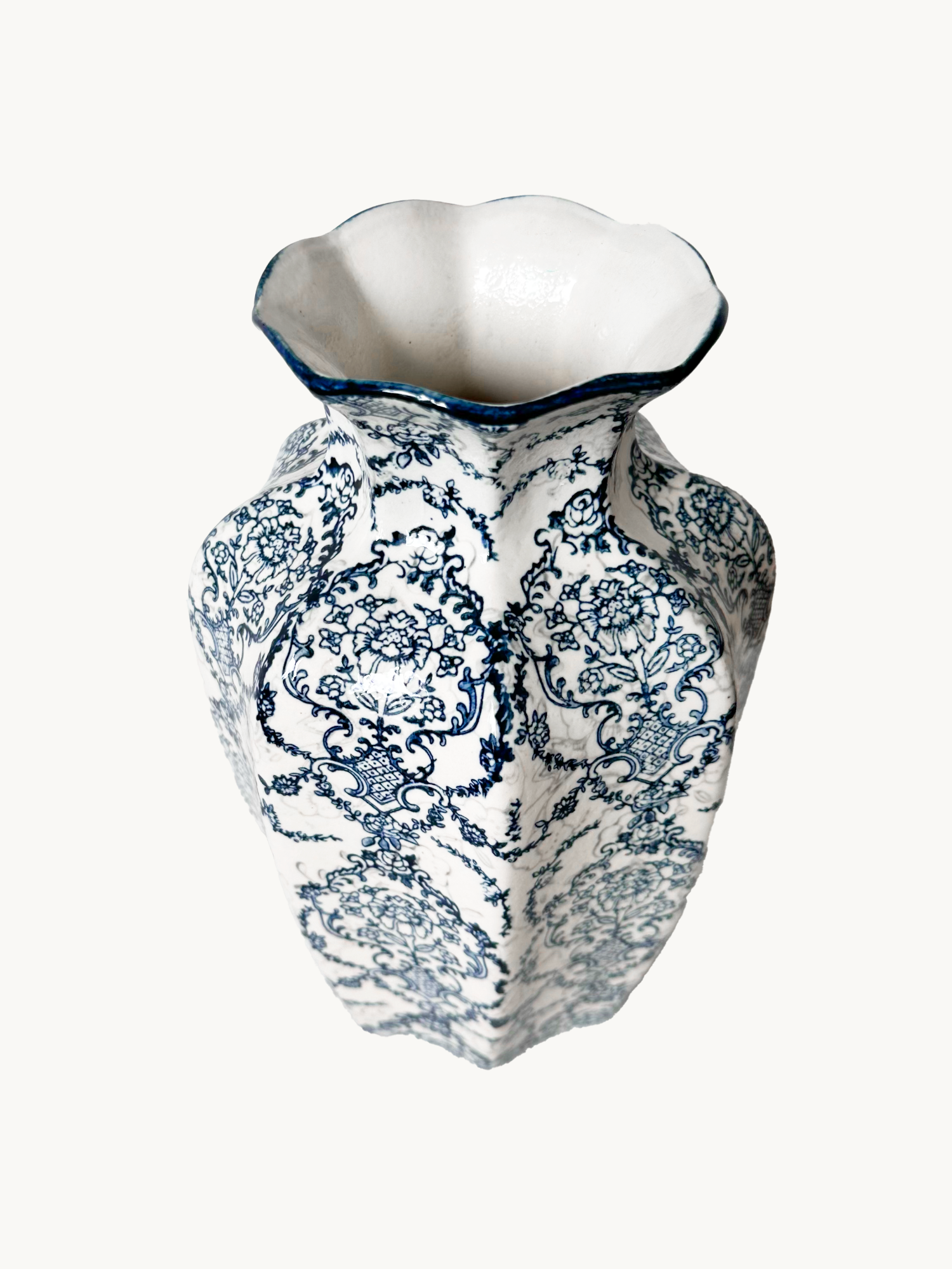 Jarrón Amaranton de 9" con balaustre festoneado chinoiserie azul 