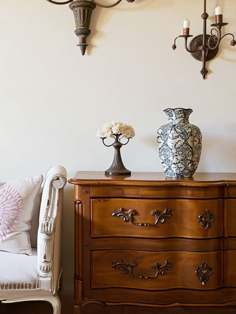 Jarrón Amaranton de 9" con balaustre festoneado chinoiserie azul 