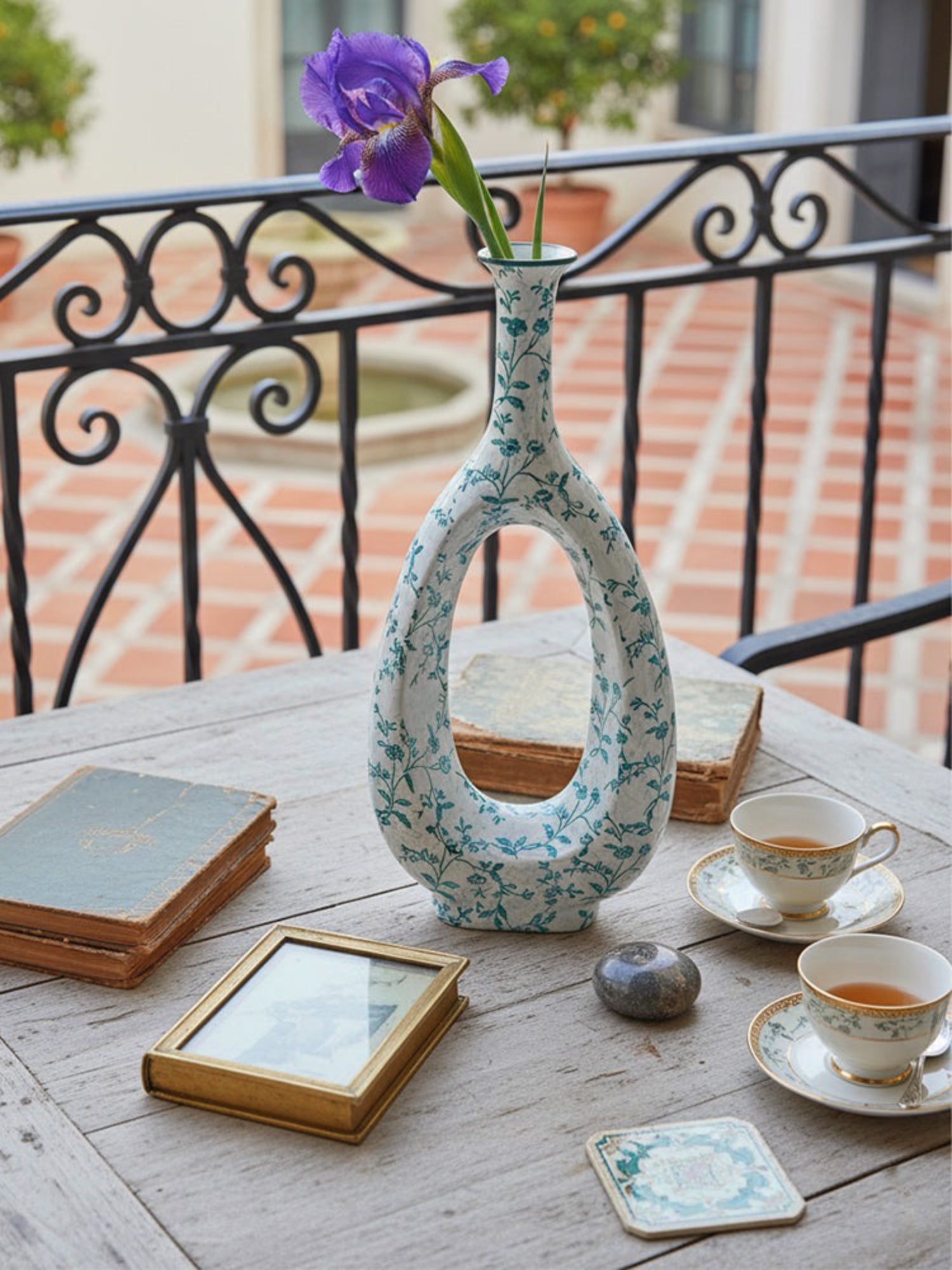 Jarrón alto de cerámica hueca - Cuello estrecho