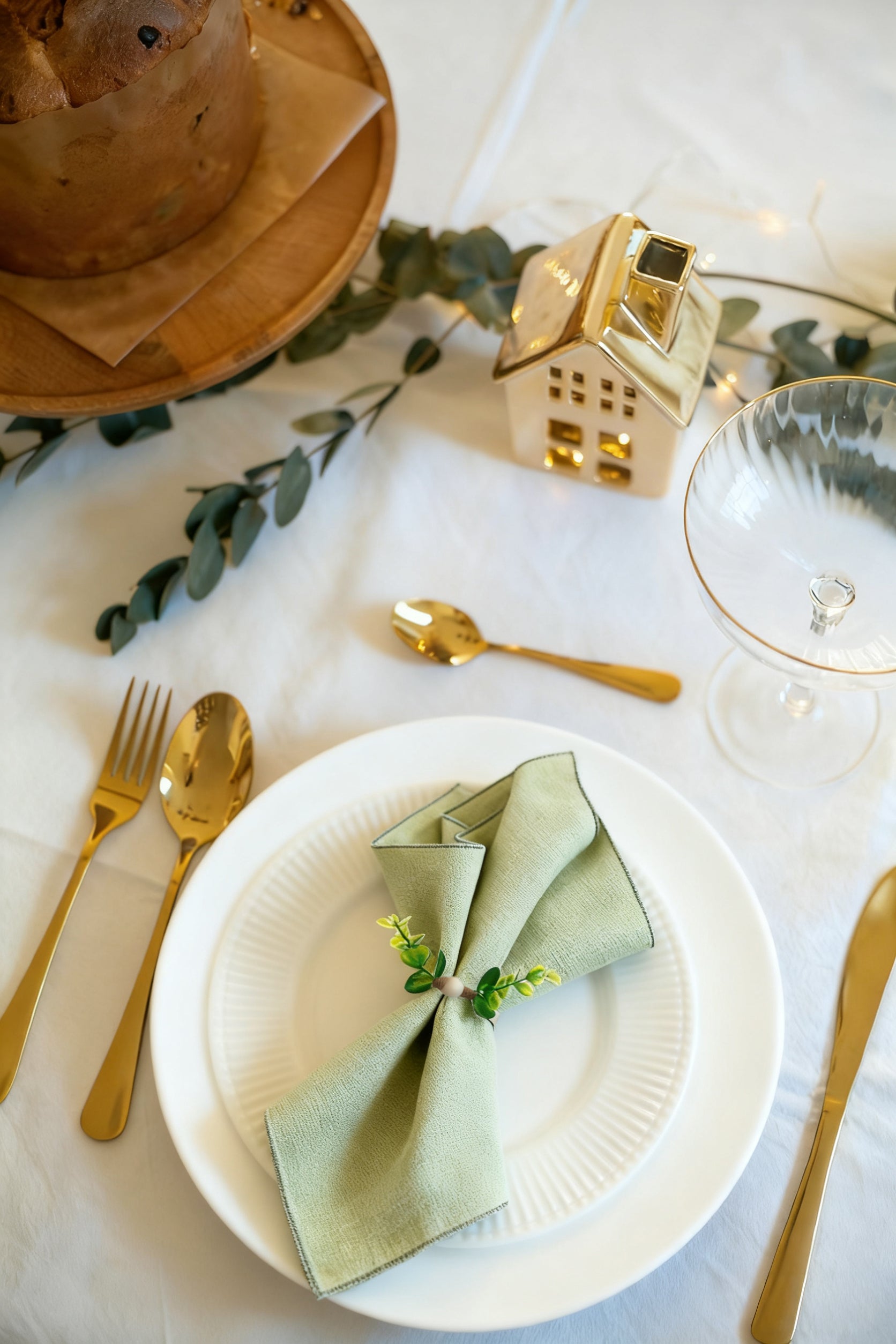 Green Table Napkins with Napkin Rings - 6 Set